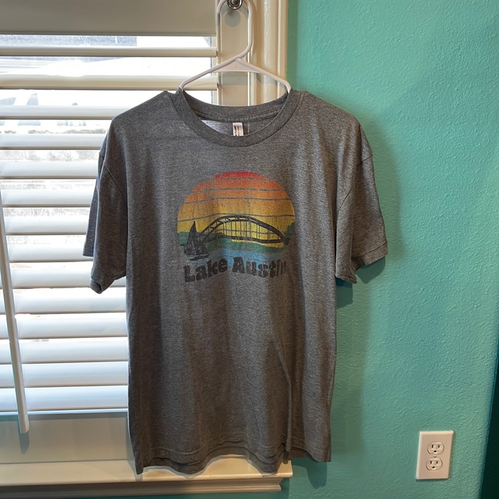 Women’s grey Tyler’s T-Shirt Lake Austin print size L